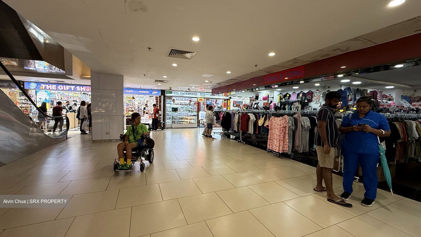 Lucky Plaza (D9), Retail #495670421